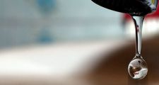 Llegar a casa y no tener una gota de agua para bañarse
